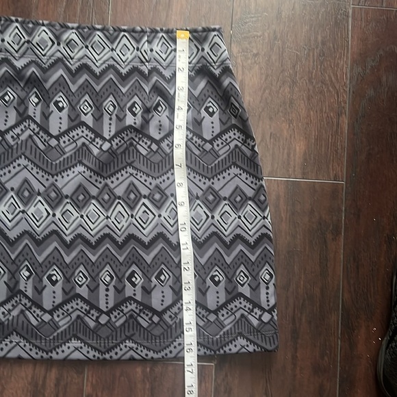 Athleta Fun Print Skirt W/Inner Pocket, Sz. M. - Picture 10 of 10